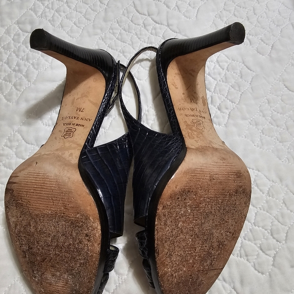 Ann Taylor navy blue 3 1/2" heels - Picture 4 of 4